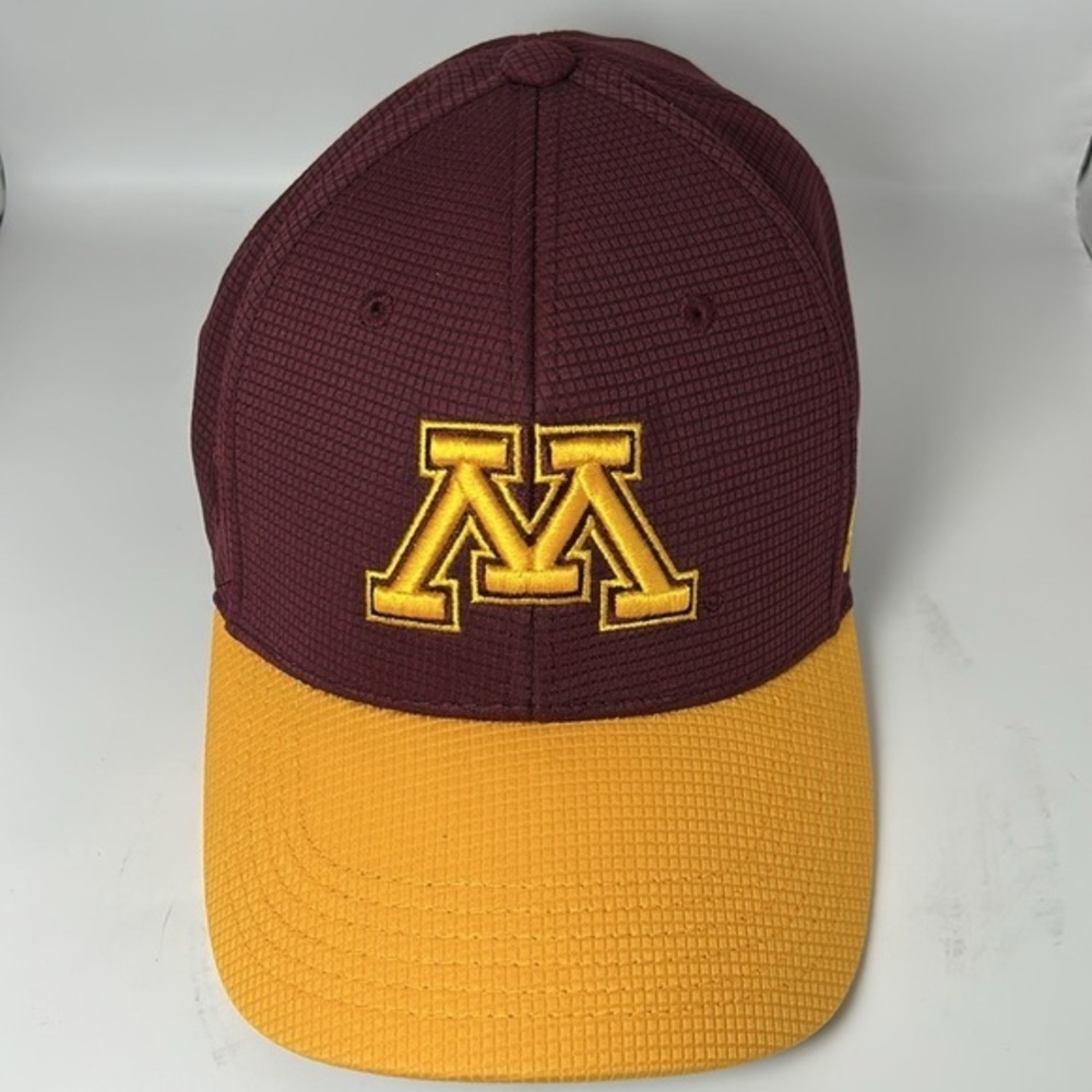 Minnesota Golden Gophers ball cap
Ski-U-Mah!